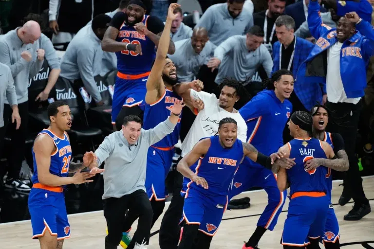 STP-Z-KNICKS-HAPPY-0614-768x512.webp