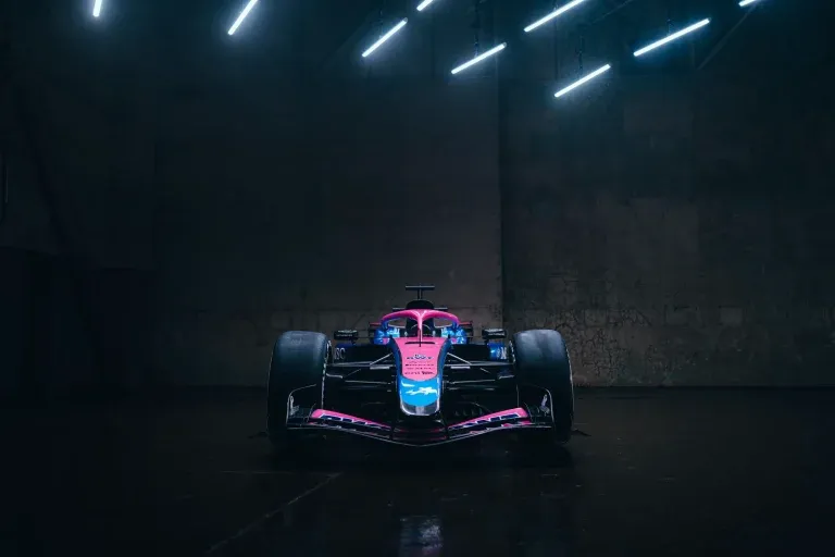 TWJB_BWT_ALPINE_FORMULA_ONE_TEAM-A526_HERO_SHOT_3-768x512.webp