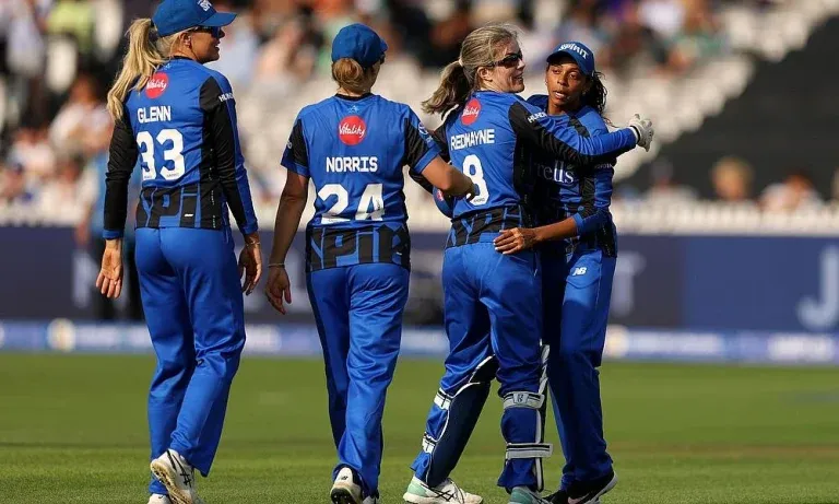 cordelia-griffith-of-london-spirit-celebrates-victory-with-team-mates-768x461.webp