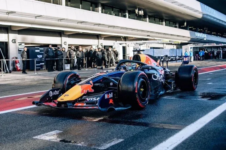 isack-hadjar-red-bull-2-768x511.webp