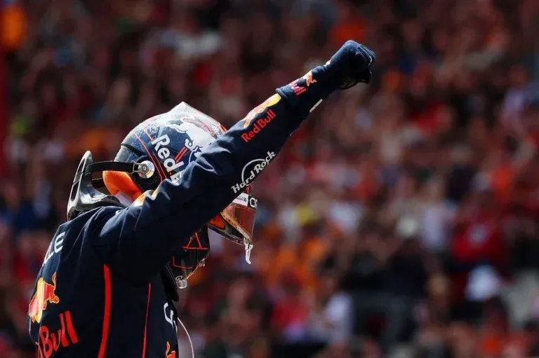 max-verstappen-red-bull-racing-3-768x511.webp