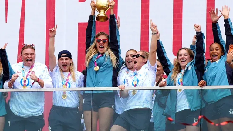 skysports-england-red-roses_7035220-768x432.webp